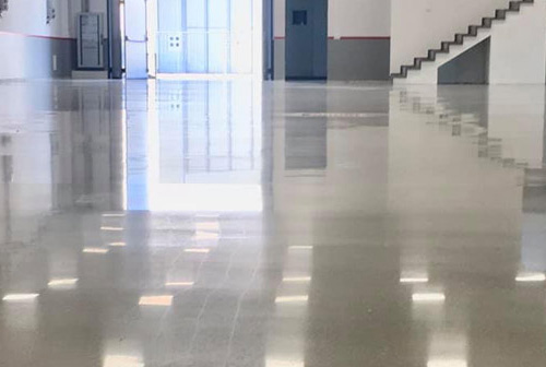 Estetica moderna e professionale Lucidatura Professionale di Pavimenti in Cemento
